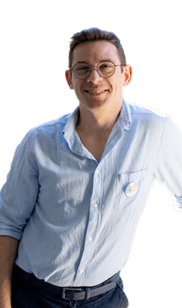 romain-executive.png_width=312&height=468&name=romain-executive 1
